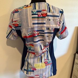 Cherokee woman scrub top size small